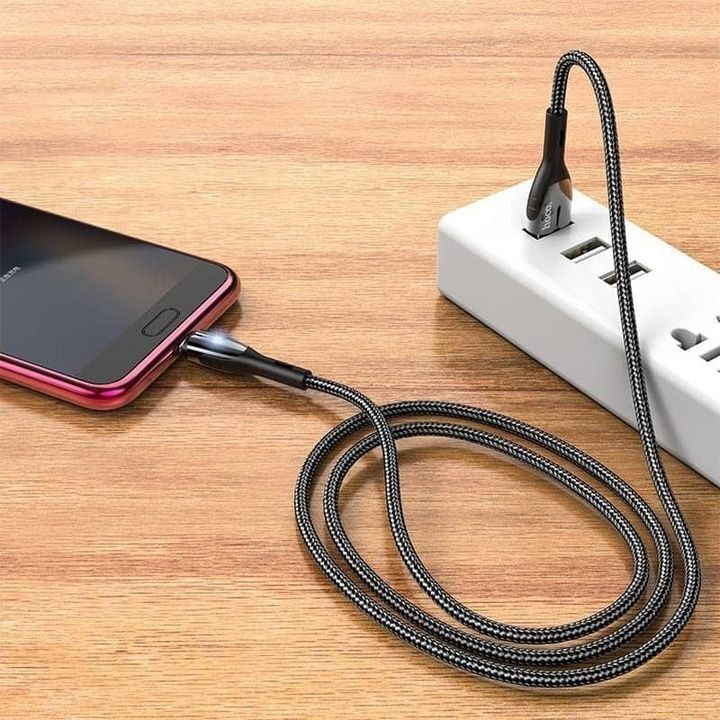  کابل تبدیل USB به Micro USB مدل U89 به طول 1.2 متر متصل به گوشی موبایل و شارژر 