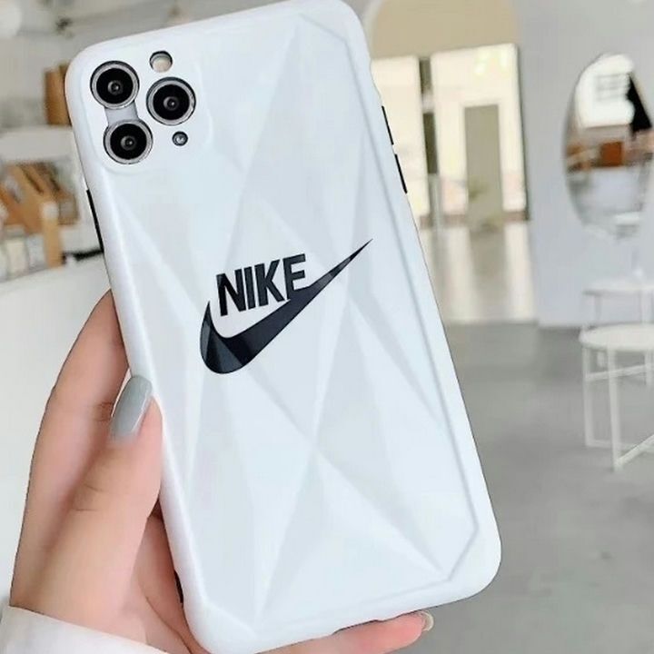  کاور سفید مدل نایک مناسب برای گوشی موبایل اپل iPhone X یا XS با طراحی هندسی برجسته و لوگوی نایک 