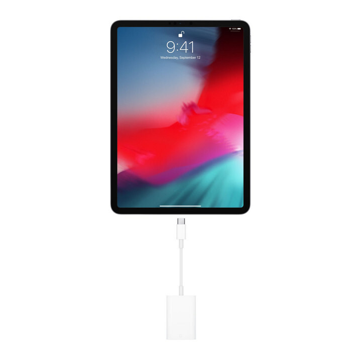  تبدیل USB-C به کارتخوان اپل در نمای اتصال به دستگاه 