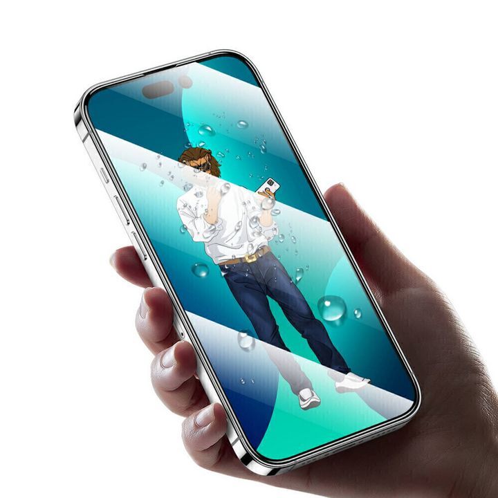 گلس STEVE گرین لاین مناسب برای گوشی اپل iPhone X / XS / 11 Pro در دست یک نفر