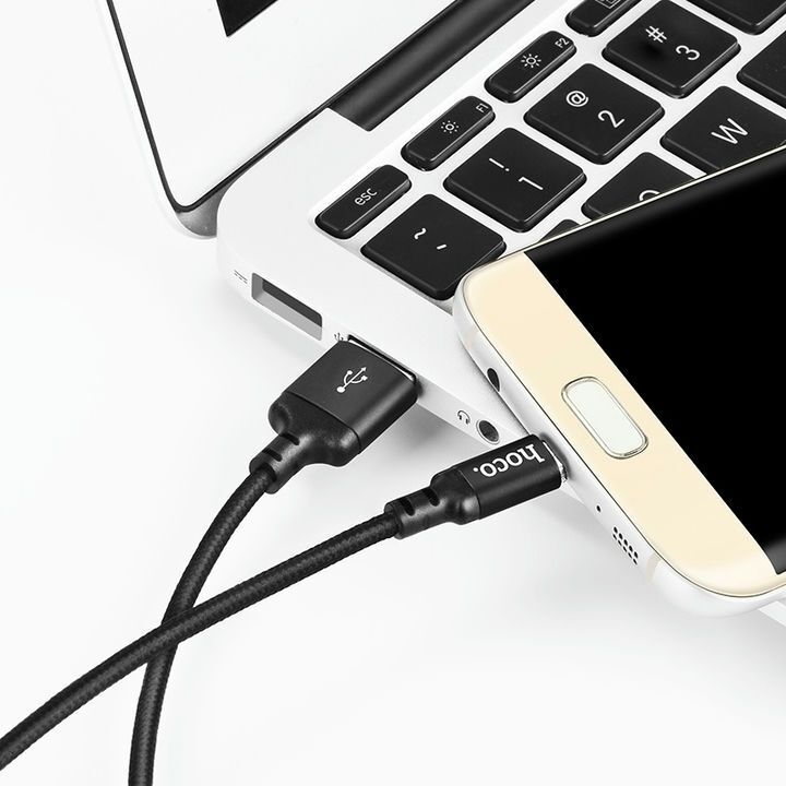  کابل تبدیل USB به Micro USB هوکو مدل X14 به طول 2 متر متصل به لپ‌تاپ و گوشی هوشمند 