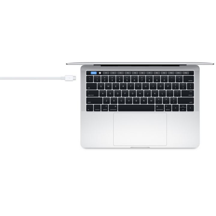  کابل Thunderbolt 3 (USB‑C) اپل به طول 0.8 متر متصل به یک مک‌بوک 