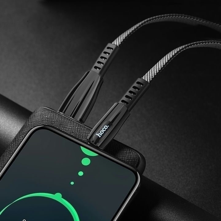  کابل تبدیل USB به Type-C هوکو مدل U70 به طول 1.2 متر، متصل به یک دستگاه با طراحی مدرن و نمایش لوگوی برند هوکو 