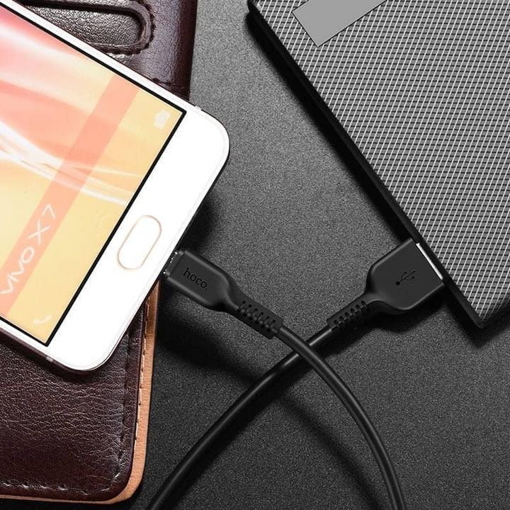  کابل تبدیل USB به Micro USB هوکو مدل X13 به طول 1 متر متصل به گوشی 