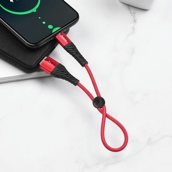  کابل تبدیل USB به Type-C هوکو مدل X38 به طول 0.25 متر، قرمز و مشکی، متصل به گوشی هوشمند روی سطح سفید 