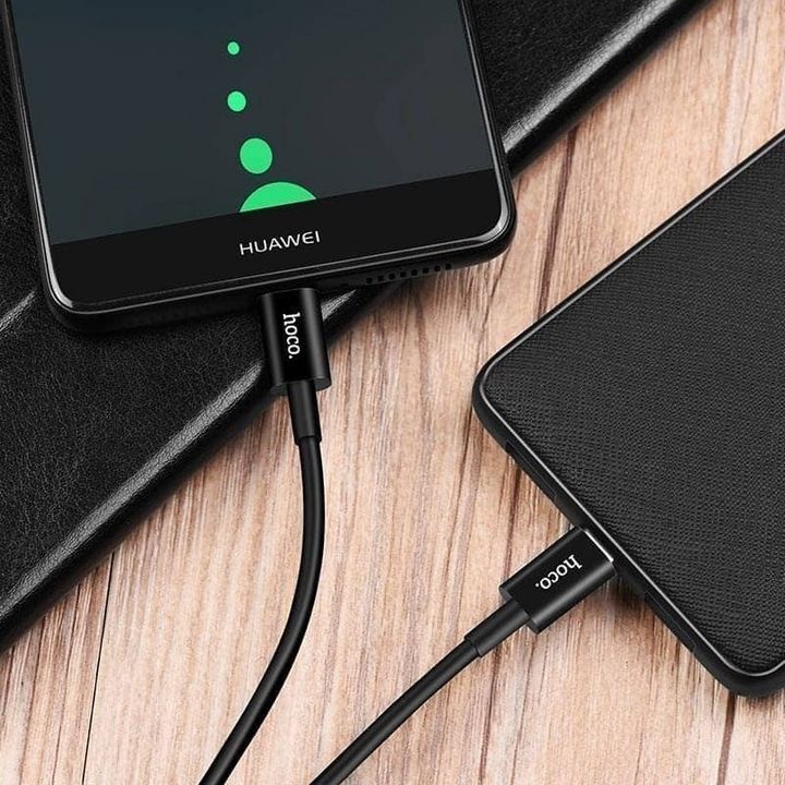  کابل تبدیل Type-C به Type-C هوکو مدل X23 در حال شارژ گوشی هواوی 