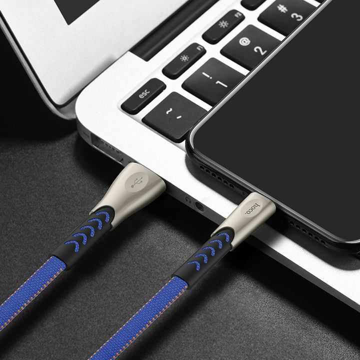  کابل USB به لایتنینگ هوکو مدل U48 به طول 1.2 متر رنگ آبی نمای اتصال به لپ تاب 