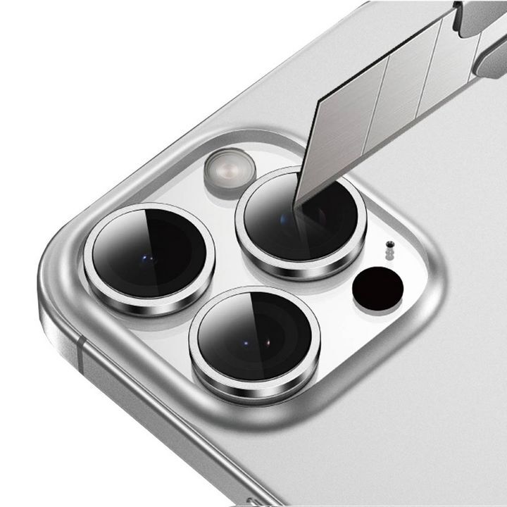  محافظ لنز HD Plus گرین لاین نصب شده بر روی لنز گوشی موبایل اپل مناسب برای مدل‌های iPhone 15 Pro و 15 Pro Max و 16 Pro و 16 Pro Max، با قابلیت مقاومت در برابر خراشیدگی 