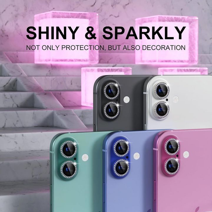  محافظ لنز الماسی براق و درخشان برای گوشی موبایل iPhone 16 / 16 Plus در رنگ‌های متنوع، در کنار مکعب‌های نورانی. 