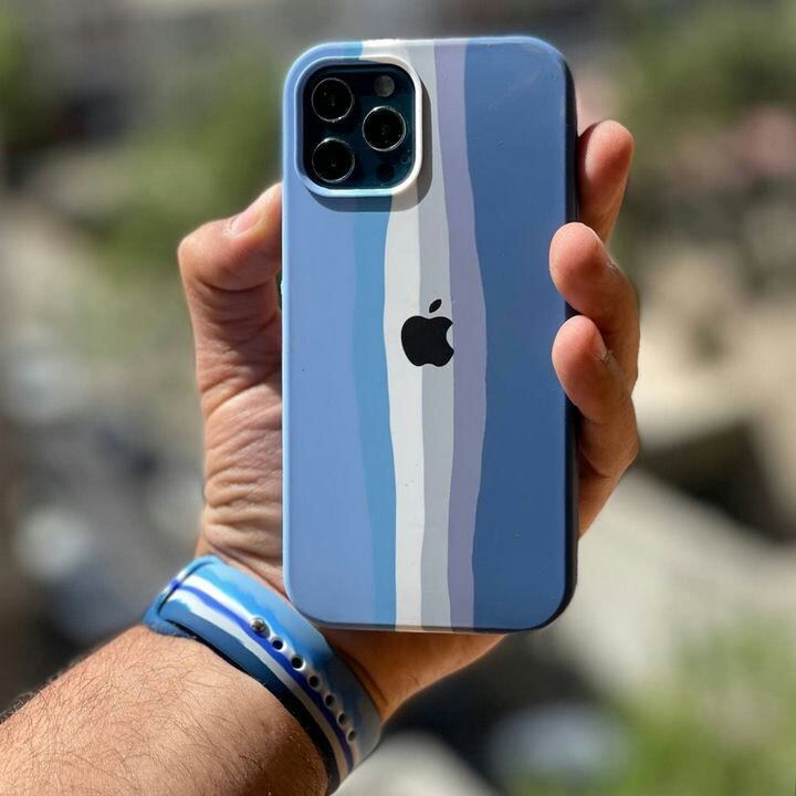  گارد سیلیکونی رنگین کمانی آیفون iPhone 12 / 12 PRO رنگ طوسی آبی نمای در دست 